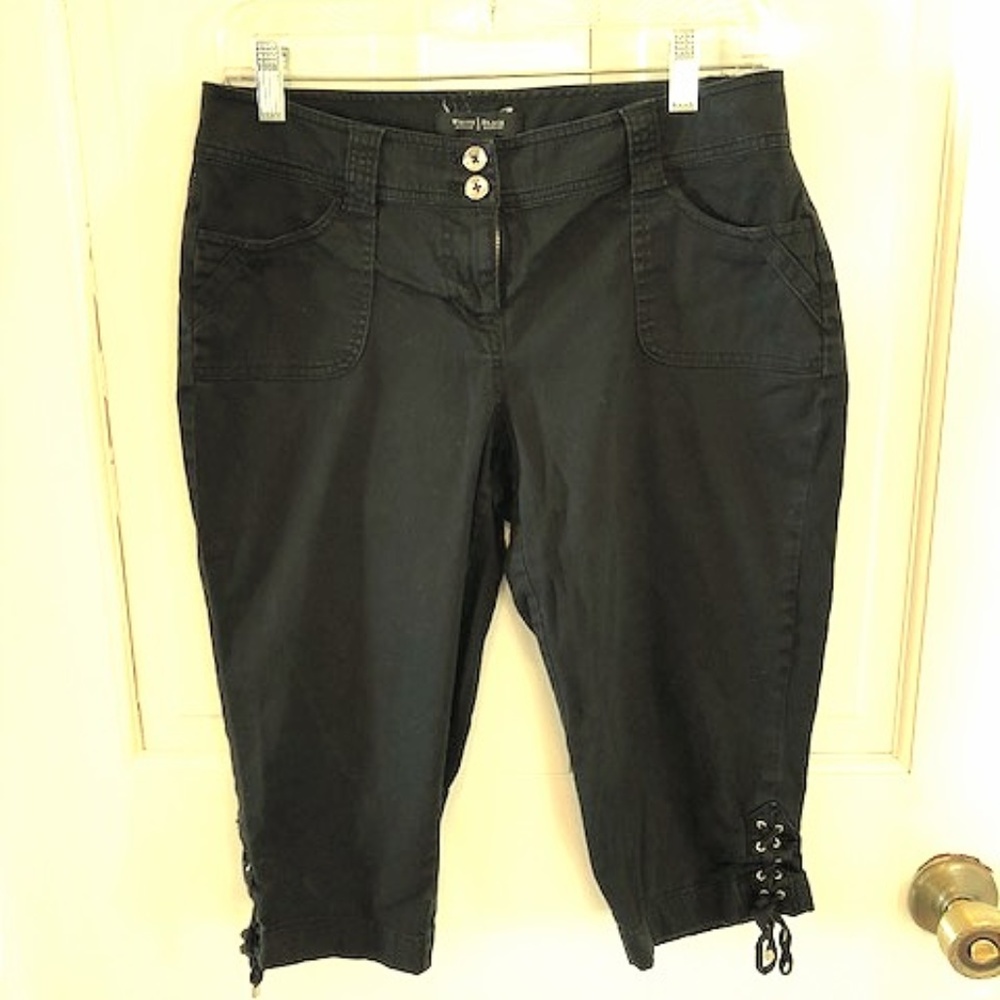 White House Black Market stretch capri